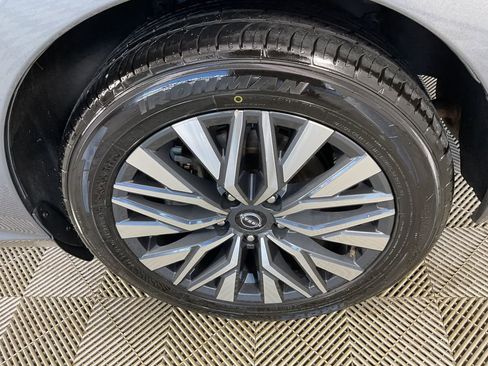 Used 2024 Nissan Altima 2.5 SV AWD/4WD image 6