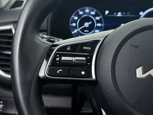 Certified 2024 Kia Seltos EX FWD image 32