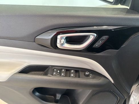 Used 2022 Jeep Compass Limited w/ Elite Group image 17