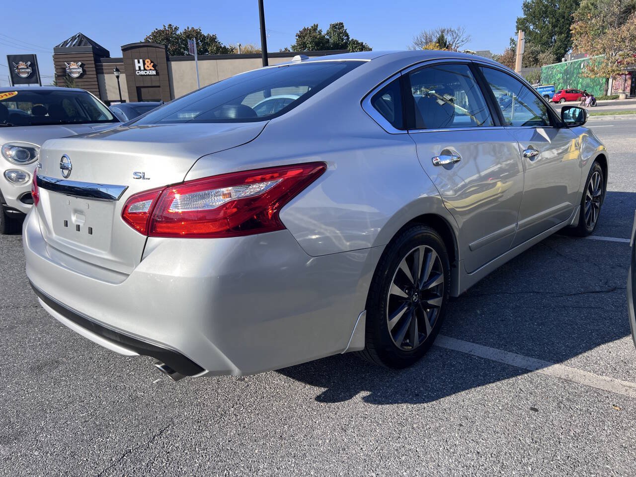 Used 2016 Nissan Altima 2.5 SL w/ 2.5 Technology Package FWD image 4