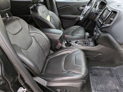 Certified 2019 Jeep Cherokee Limited w/ Luxury Group image 30