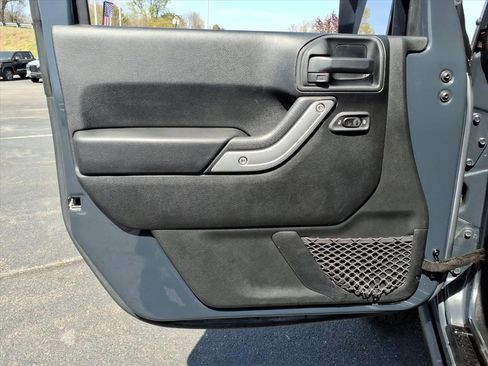 Used 2016 Jeep Wrangler Unlimited Rubicon w/ Dual Top Group image 7