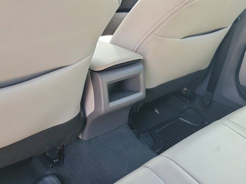 Used 2024 Toyota Camry SE image 12