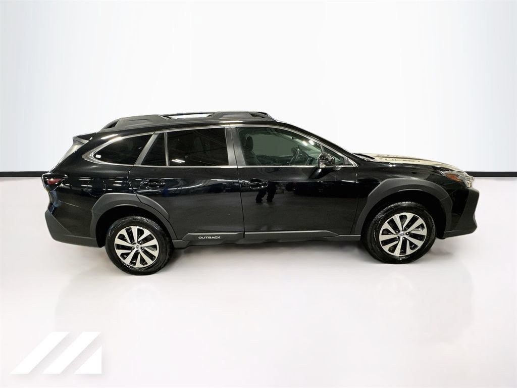 Used 2024 Subaru Outback Premium AWD/4WD image 4