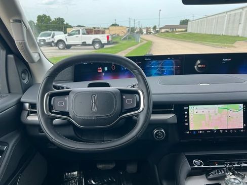 New 2027 Lincoln Navigator Reserve AWD/4WD image 19