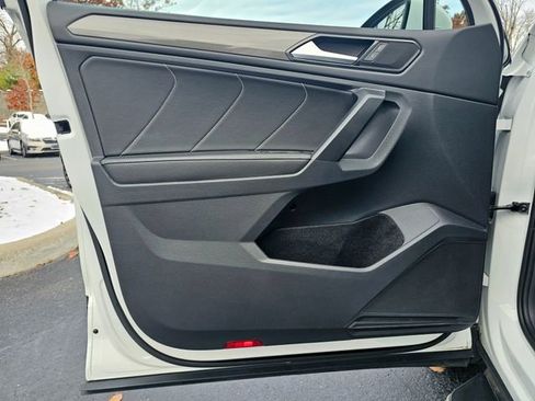 Used 2022 Volkswagen Tiguan SE image 21