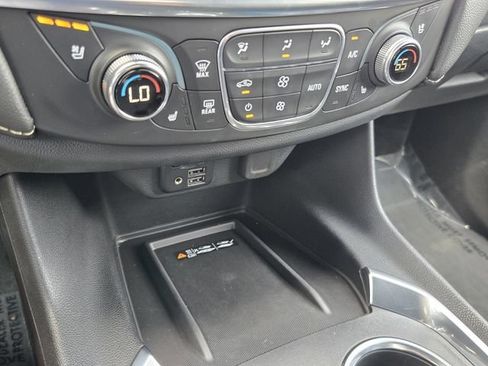 Used 2022 Chevrolet Traverse Premier w/ Redline Edition FWD image 19