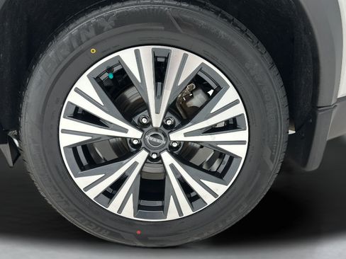 Used 2023 Nissan Rogue SV w/ SV Premium B Package AWD/4WD image 8