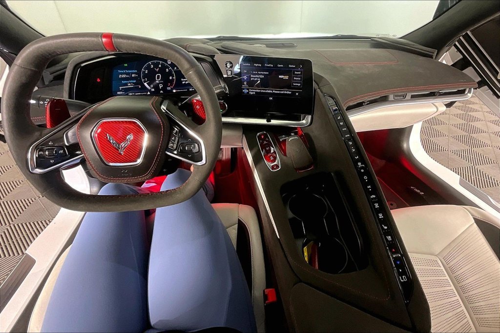 Used 2023 Chevrolet Corvette Stingray Premium Conv w/ Z51 Performance Package RWD image 17