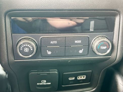 Used 2022 GMC Acadia Denali w/ Denali Ultimate Package FWD image 27