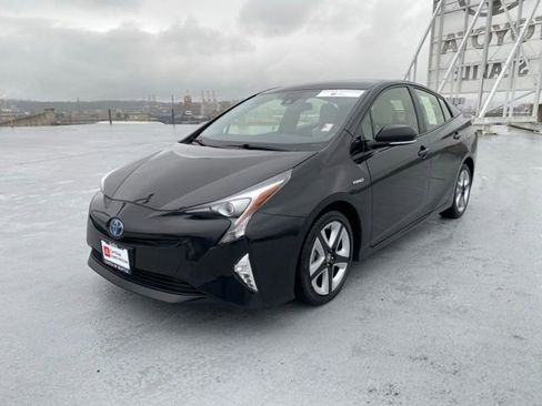 Certified 2017 Toyota Prius Three Touring w/ Carpet Mat Package FWD image 5
