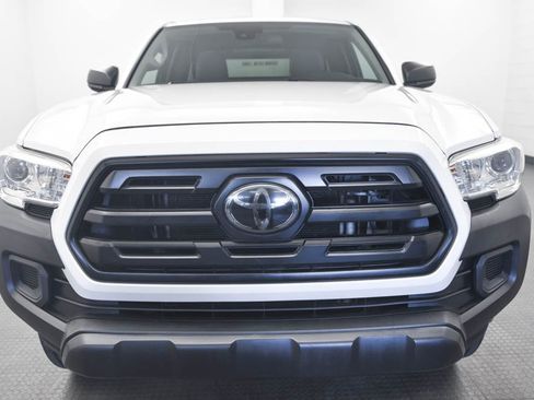 Used 2018 Toyota Tacoma SR image 8
