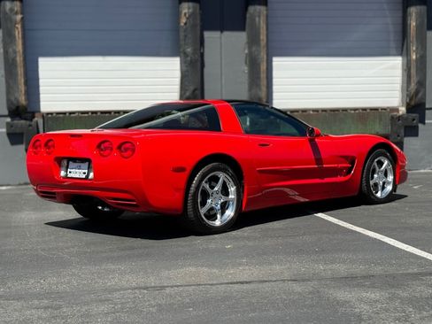 Used 2000 Chevrolet Corvette Coupe w/ Memory Pkg RWD image 3