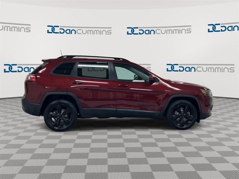 Used 2020 Jeep Cherokee Latitude Plus image 9