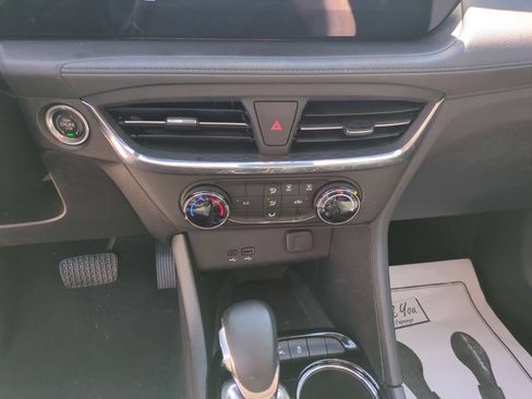 Used 2025 Buick Encore GX Preferred AWD/4WD image 22