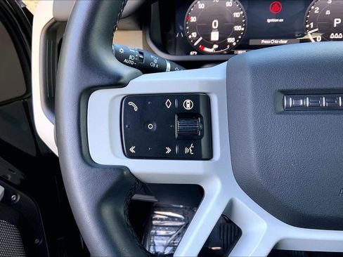 Used 2024 Land Rover Defender 110 SE image 23