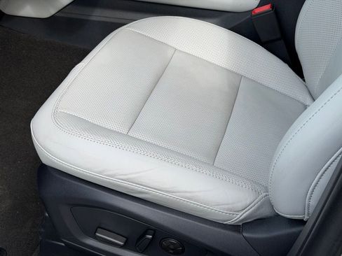 Certified 2025 Ford Explorer Platinum w/ Ultimate Package image 25