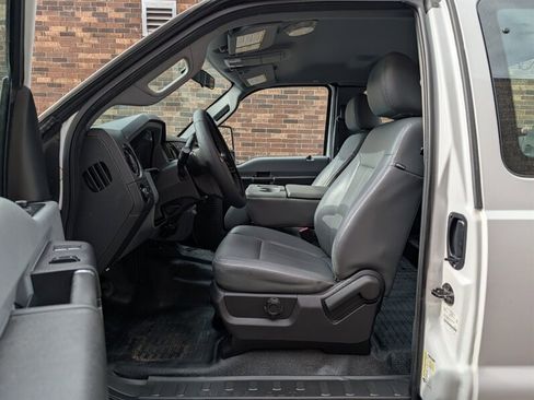 Used 2014 Ford F250 XL w/ Power Equipment Group AWD/4WD image 19
