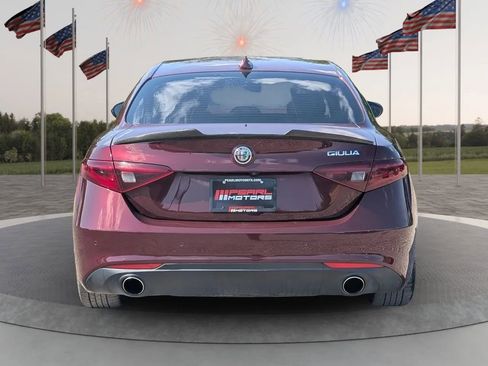 Used 2017 Alfa Romeo Giulia image 6