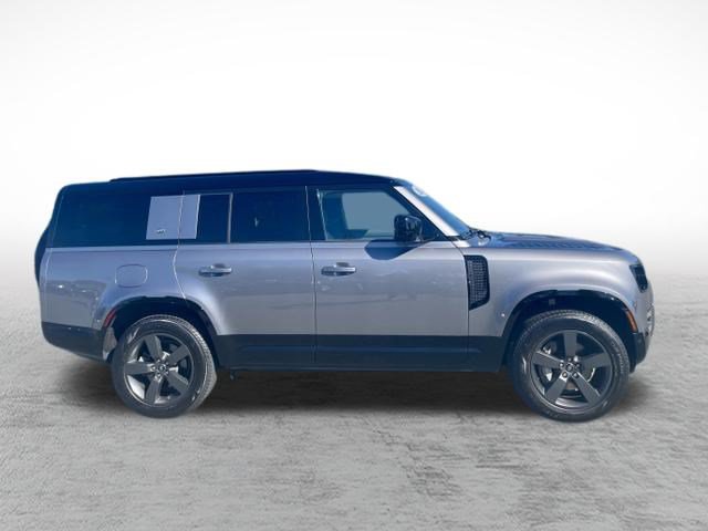 Used 2024 Land Rover Defender 130 X-Dynamic SE AWD/4WD image 4