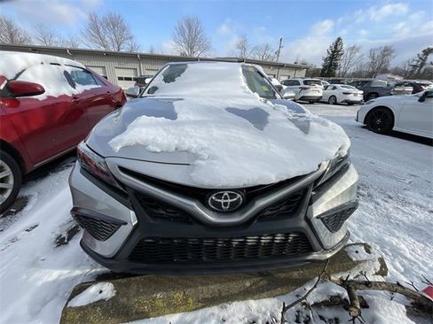 Used 2022 Toyota Camry SE image 7
