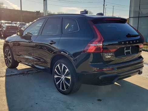 Certified 2023 Volvo XC60 B5 Plus w/ Climate Package image 4