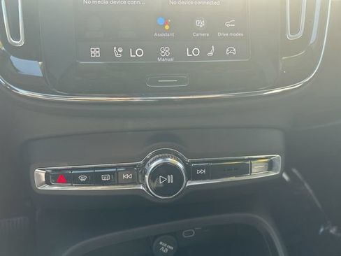 Certified 2025 Volvo XC40 B5 Plus AWD/4WD image 24