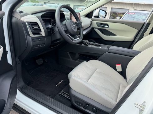 Certified 2024 Nissan Rogue SV FWD image 11