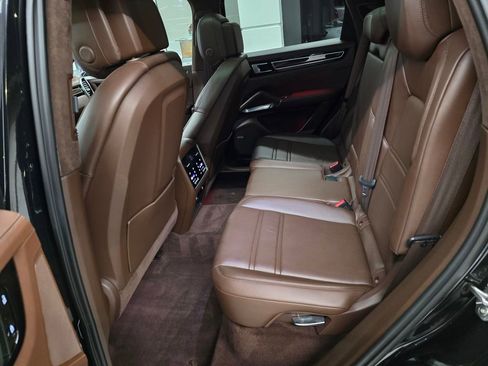 Used 2020 Porsche Cayenne Turbo image 32