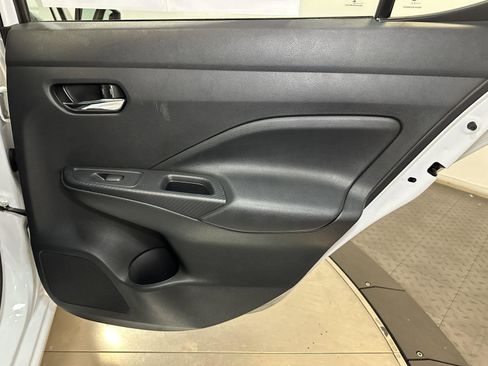 Used 2025 Nissan Versa SV FWD image 33