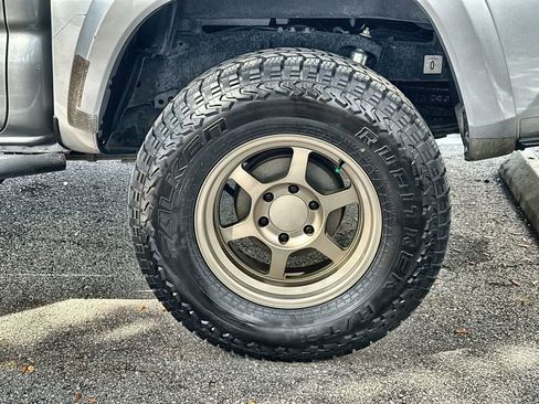 Used 2018 Toyota Tacoma SR5 image 8