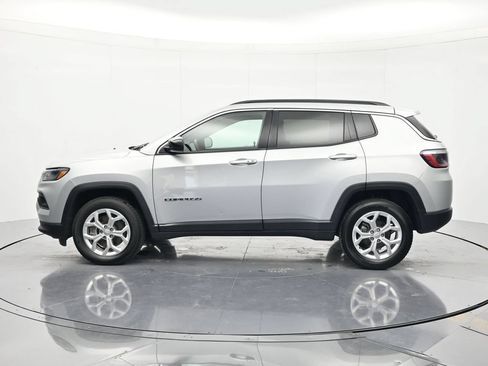Used 2024 Jeep Compass Latitude AWD/4WD image 8
