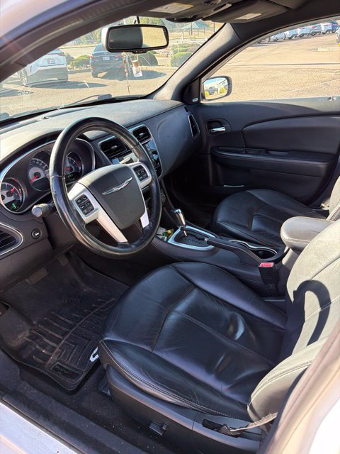 Used 2011 Chrysler 200 Limited FWD image 16