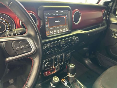 Used 2023 Jeep Wrangler Unlimited Rubicon w/ Cold Weather Group AWD/4WD image 24