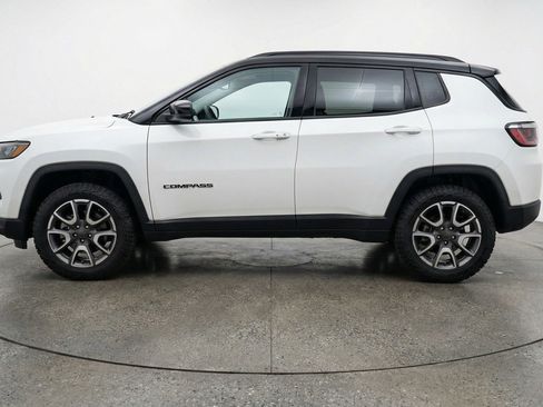 Used 2025 Jeep Compass Trailhawk AWD/4WD image 5
