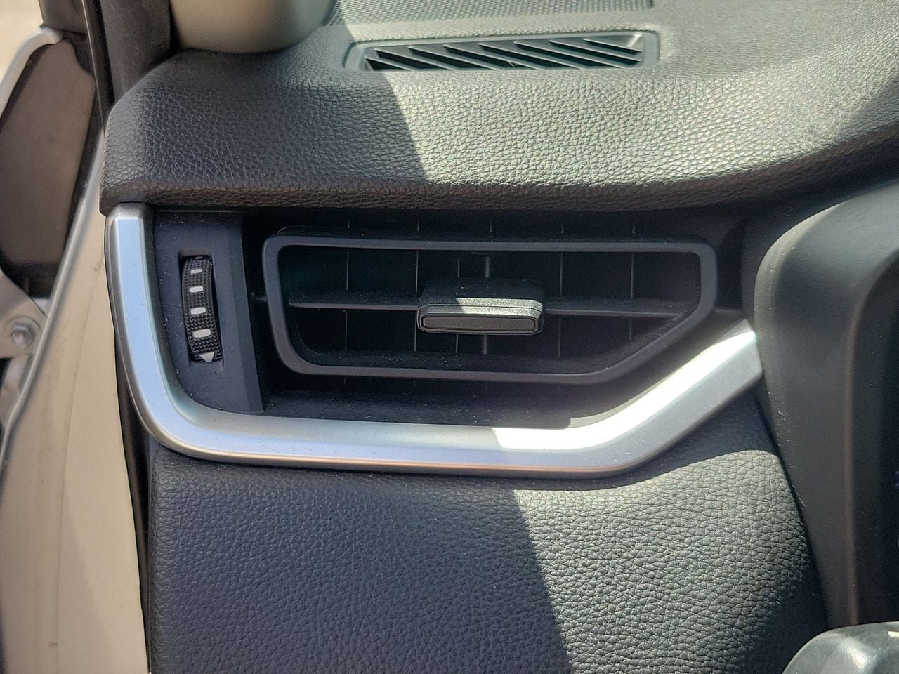 Used 2019 Toyota RAV4 XLE FWD image 31