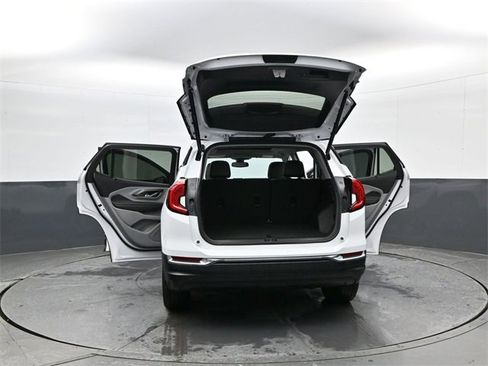 Used 2024 GMC Terrain SLT image 32