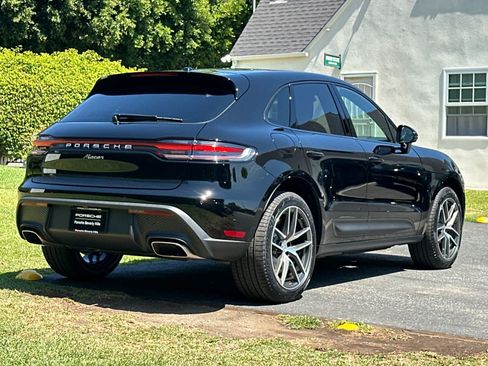 Certified 2025 Porsche Macan AWD/4WD image 8