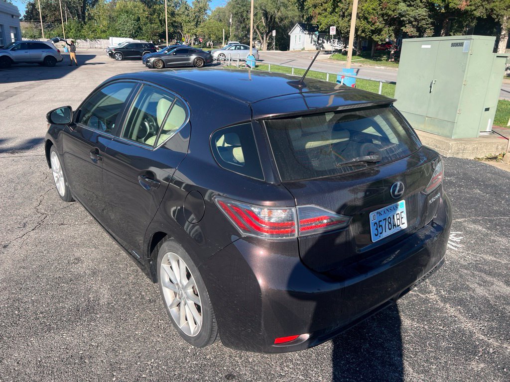 Used 2013 Lexus CT 200h w/ Premium Pkg w/Navigation FWD image 3