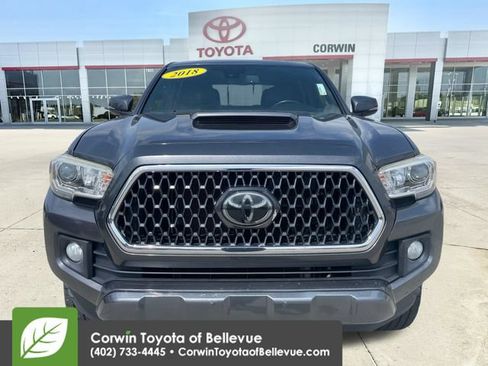 Used 2018 Toyota Tacoma TRD Sport AWD/4WD image 8