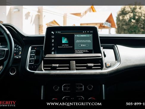 Used 2024 Chevrolet Suburban LT RWD image 24