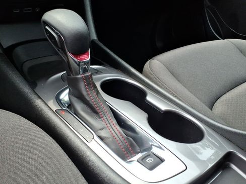 Used 2025 Chevrolet Malibu RS FWD image 18
