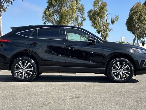 Used 2022 Toyota Venza LE AWD/4WD image 3