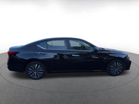 Used 2025 Nissan Altima 2.5 SV image 16