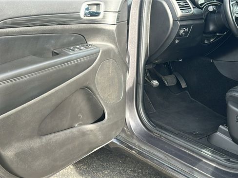 Used 2021 Jeep Grand Cherokee Laredo X image 23