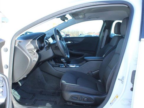 Certified 2025 Chevrolet Malibu LT image 9