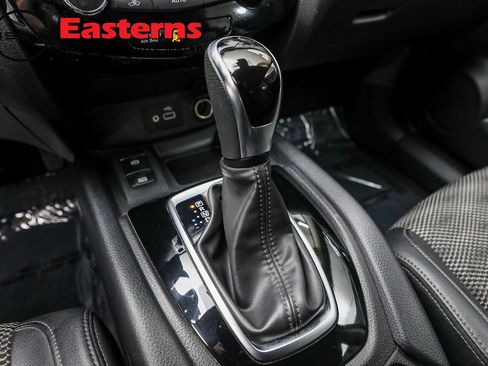 Used 2022 Nissan Rogue Sport SV w/ Technology Package image 13