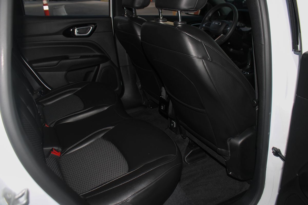 Used 2023 Jeep Compass Latitude AWD/4WD image 21