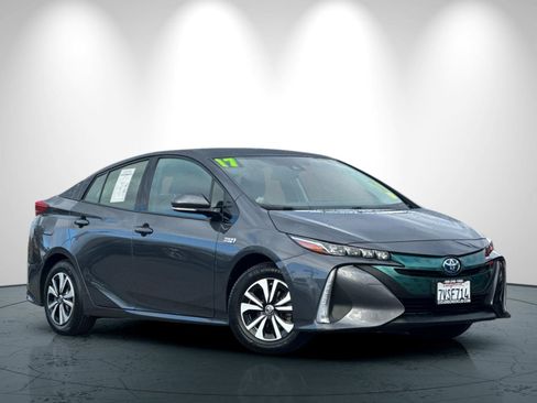 Used 2017 Toyota Prius Prime Premium image 2