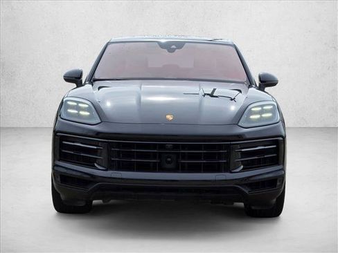 Used 2024 Porsche Cayenne S AWD/4WD image 2